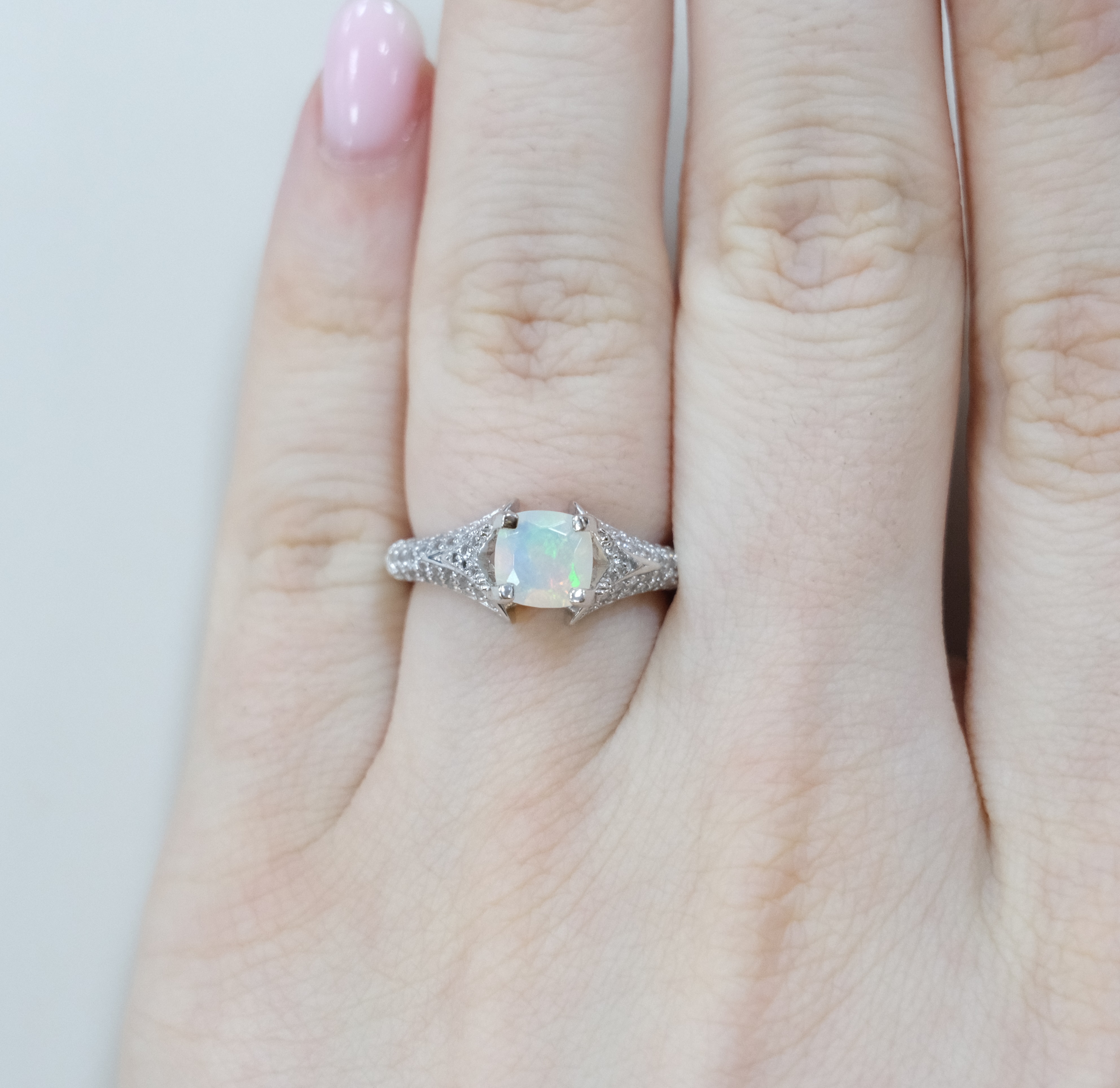 Серебряное кольцо с опалом